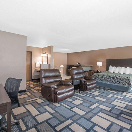 Days Inn By Wyndham ווטרטאון מראה חיצוני תמונה