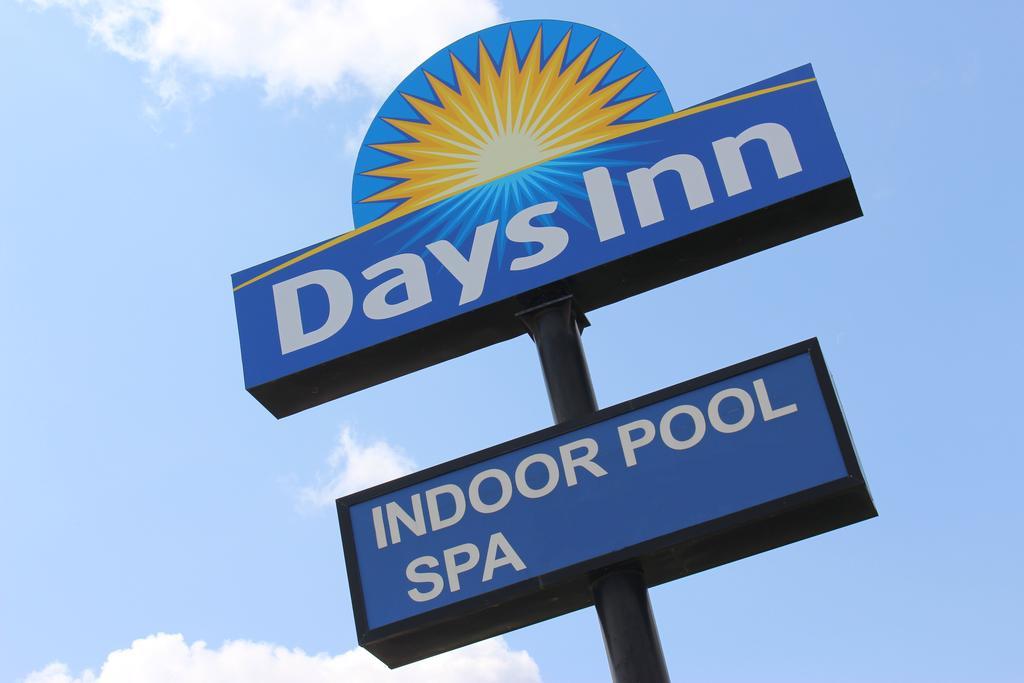 Days Inn By Wyndham ווטרטאון מראה חיצוני תמונה
