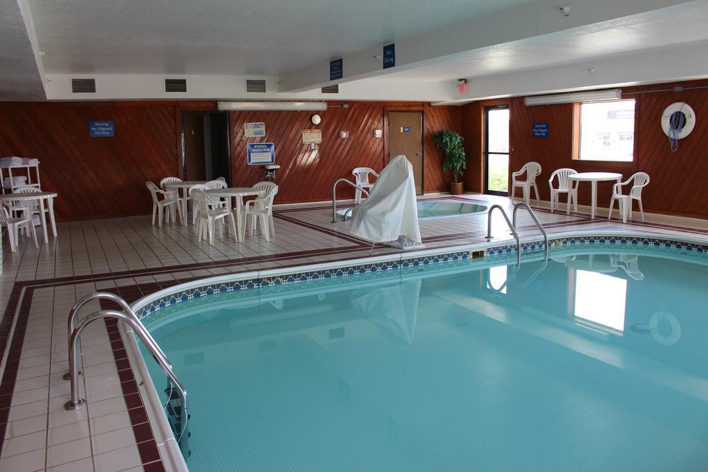 Days Inn By Wyndham ווטרטאון מראה חיצוני תמונה