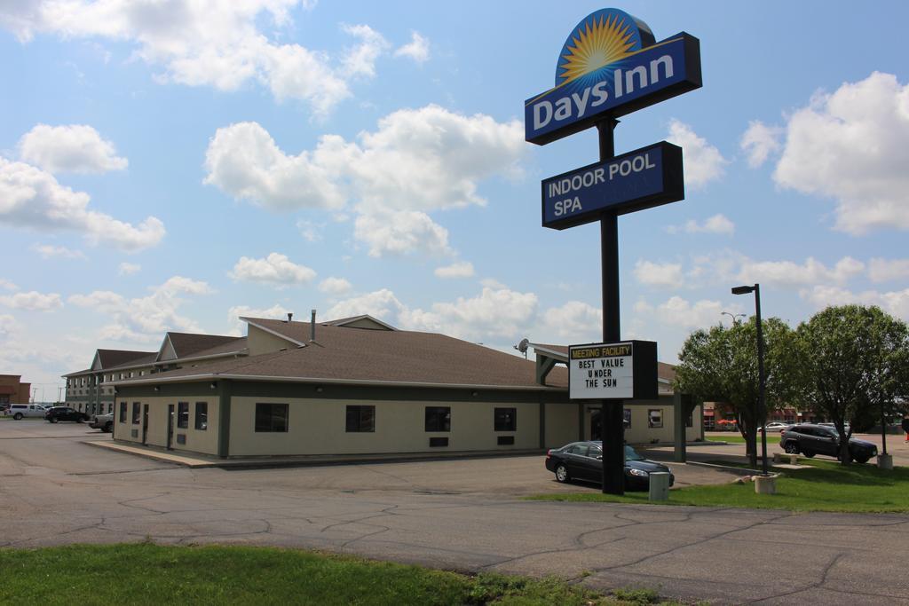 Days Inn By Wyndham ווטרטאון מראה חיצוני תמונה