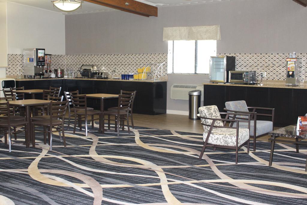 Days Inn By Wyndham ווטרטאון מראה חיצוני תמונה