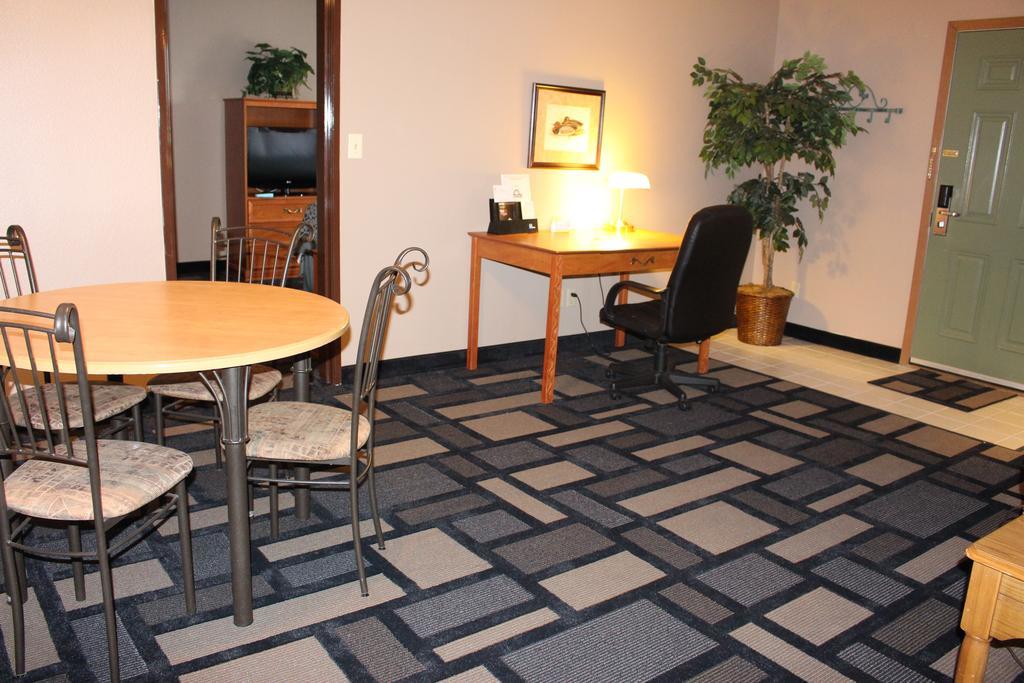 Days Inn By Wyndham ווטרטאון חדר תמונה