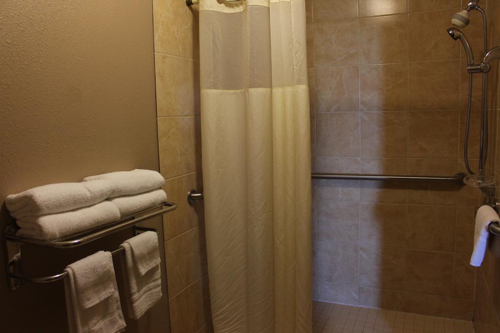 Days Inn By Wyndham ווטרטאון חדר תמונה