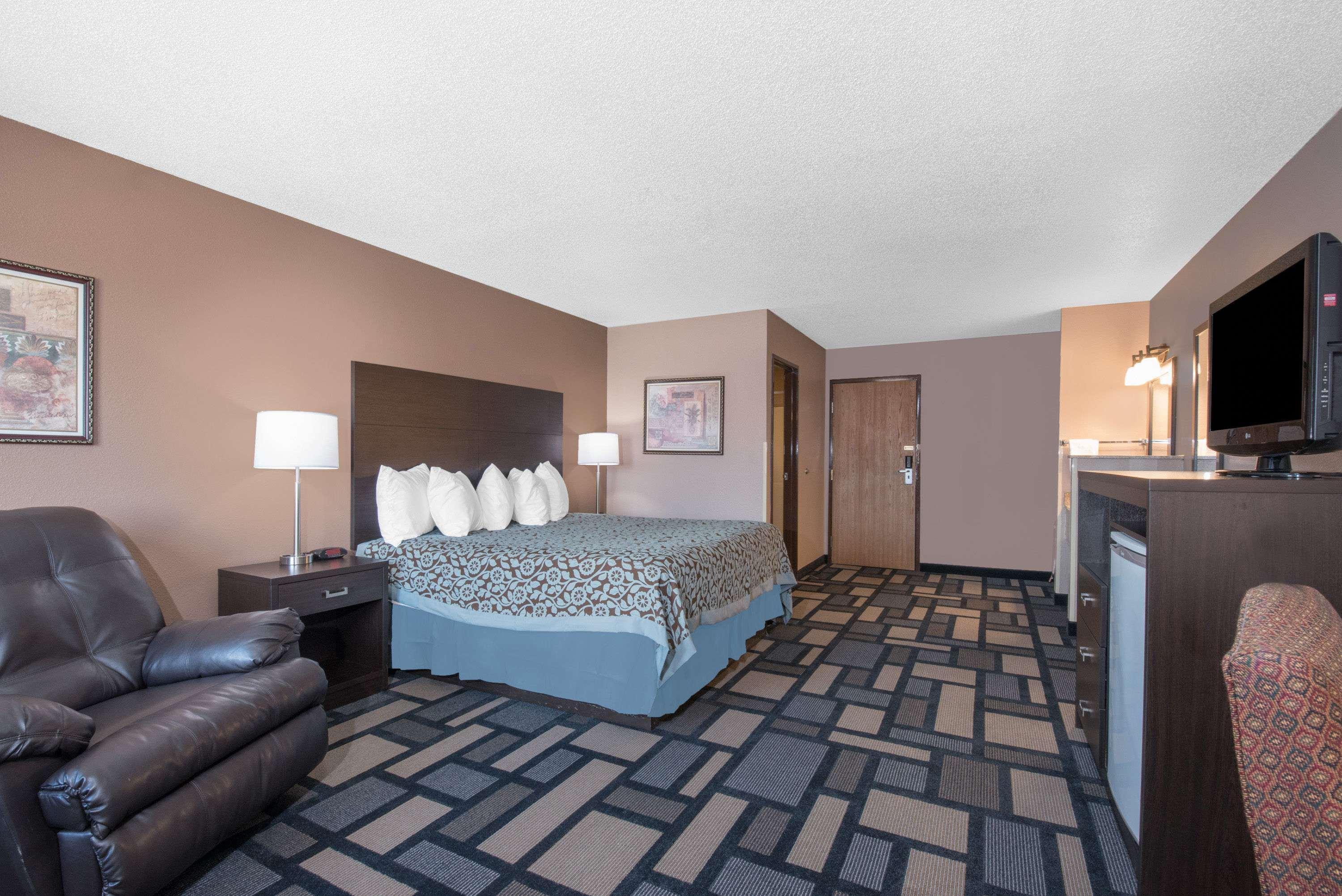 Days Inn By Wyndham ווטרטאון מראה חיצוני תמונה