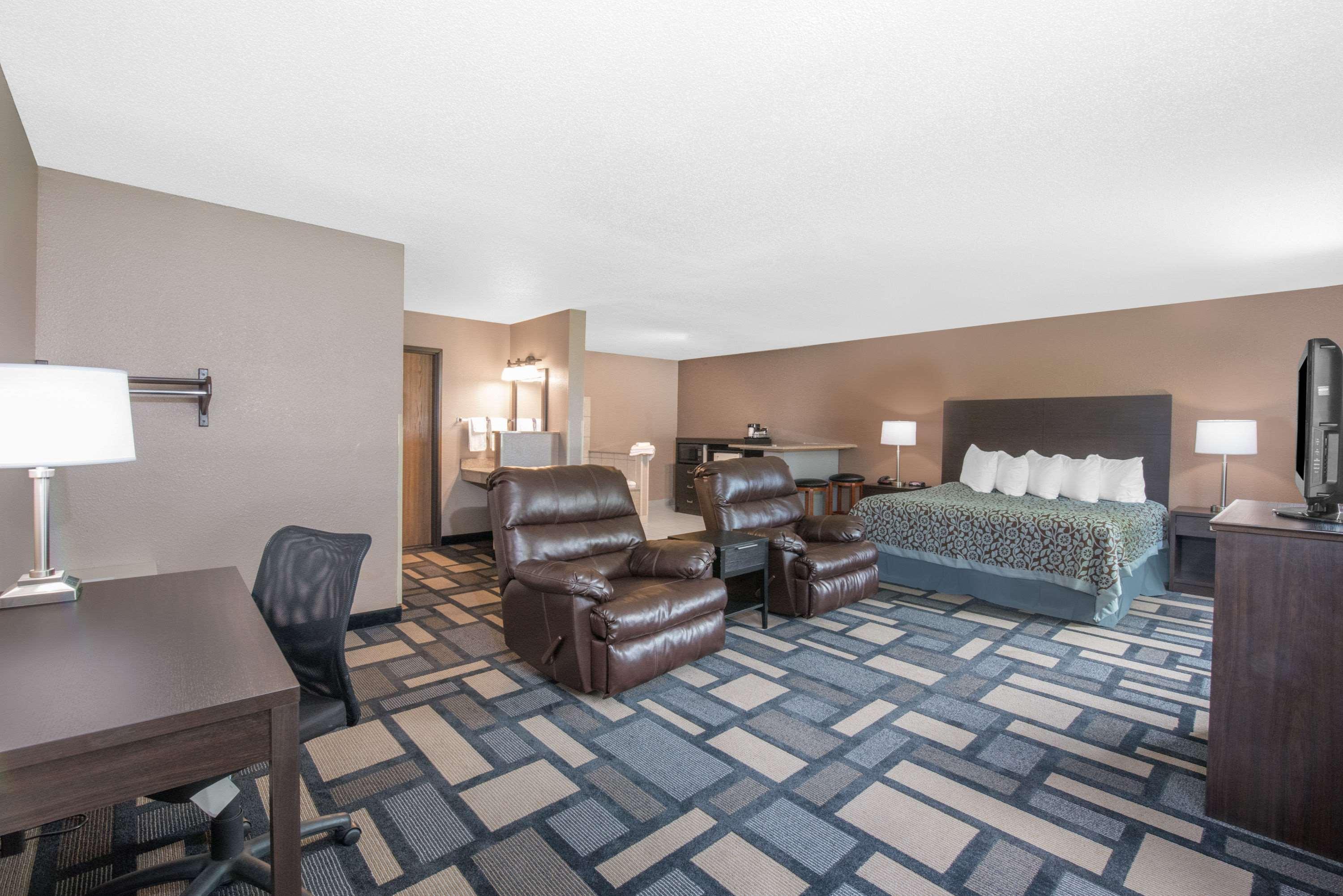 Days Inn By Wyndham ווטרטאון מראה חיצוני תמונה