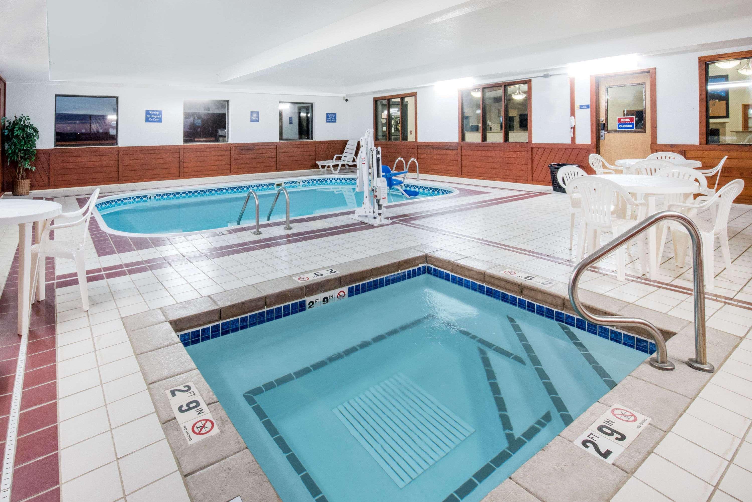 Days Inn By Wyndham ווטרטאון מראה חיצוני תמונה