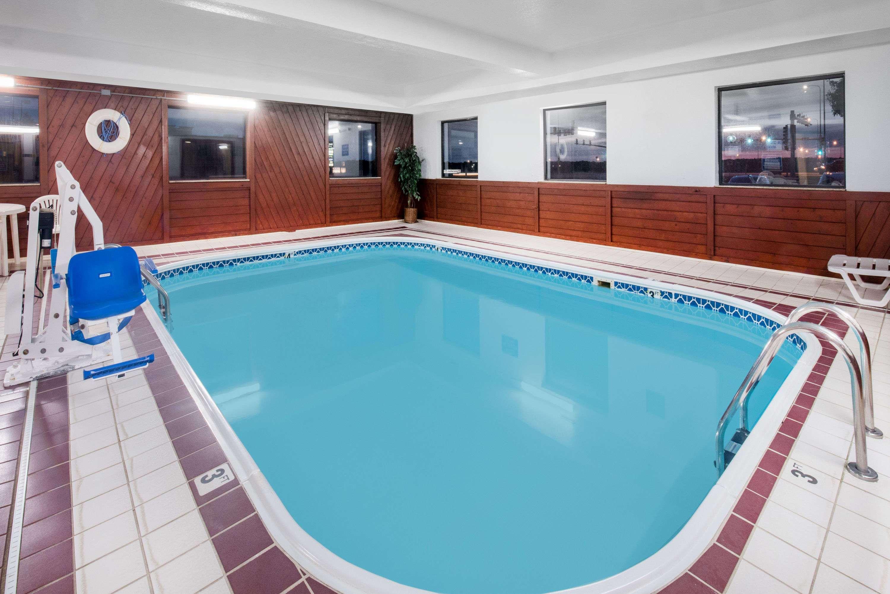 Days Inn By Wyndham ווטרטאון מראה חיצוני תמונה