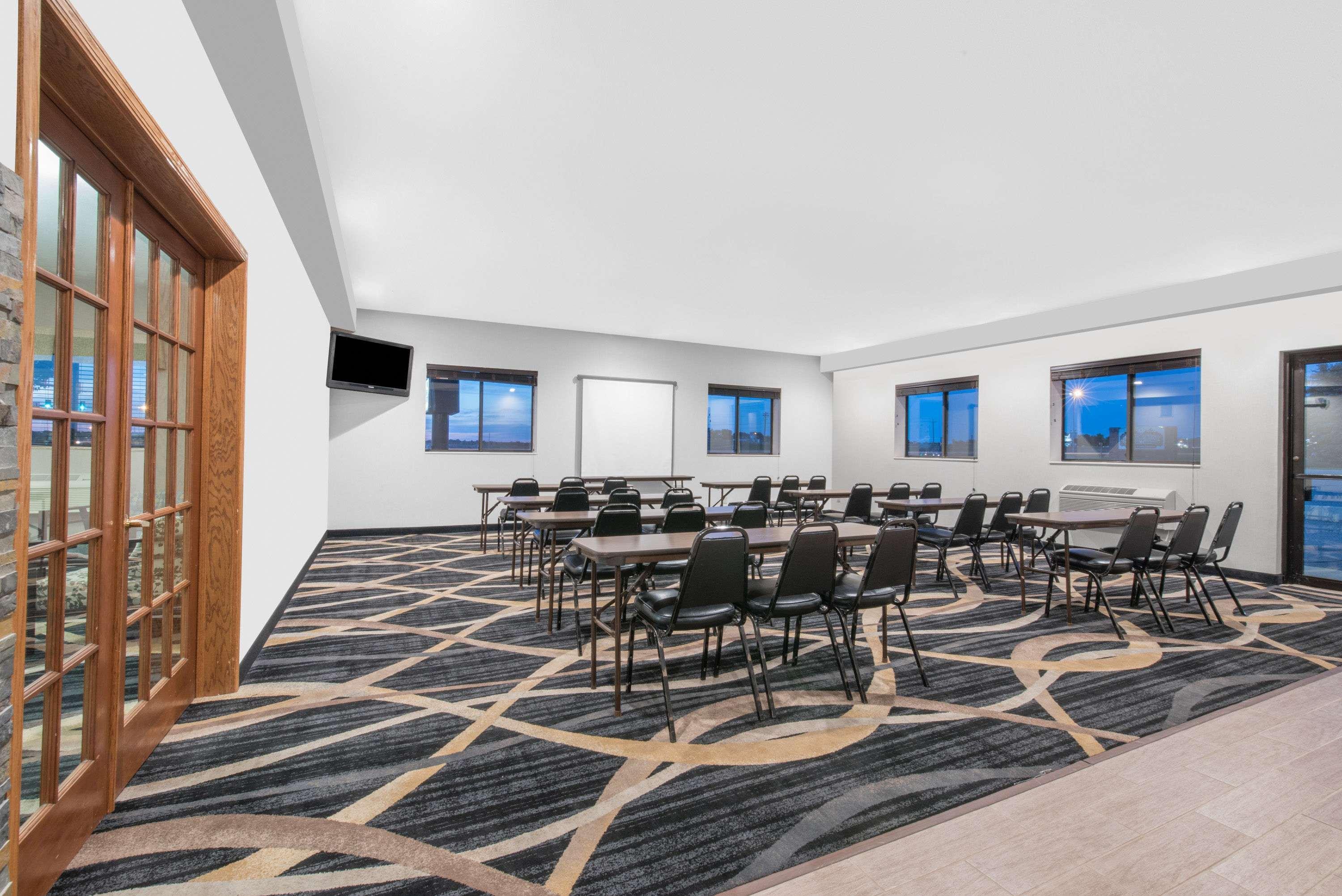 Days Inn By Wyndham ווטרטאון מראה חיצוני תמונה
